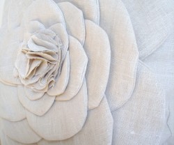 shabby+flower+pillow[1]