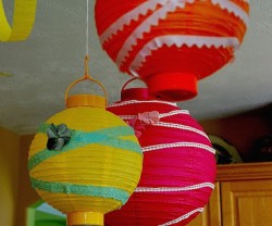 eembellished+lanterns+hanging[1]