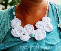 beachy+rosette+necklace+tutorial+view[1]