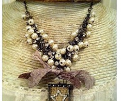 crimson clover necklace