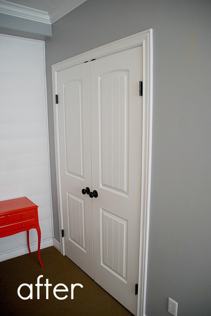 Turn Old Closet Doors into an Outdoor Privacy Screen!