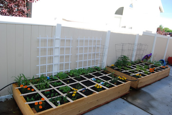 how to make a square foot garden