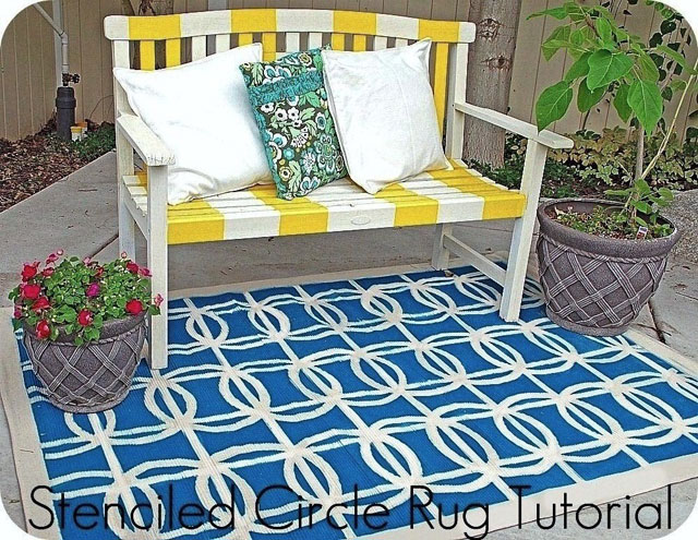 Stenciled Circle Rug Tutorial {Spray Paint Project}