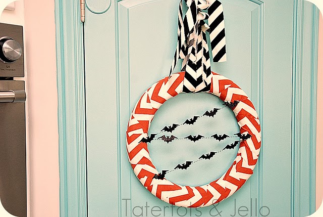 Halloween Chevron Wreath {tutorial}!!