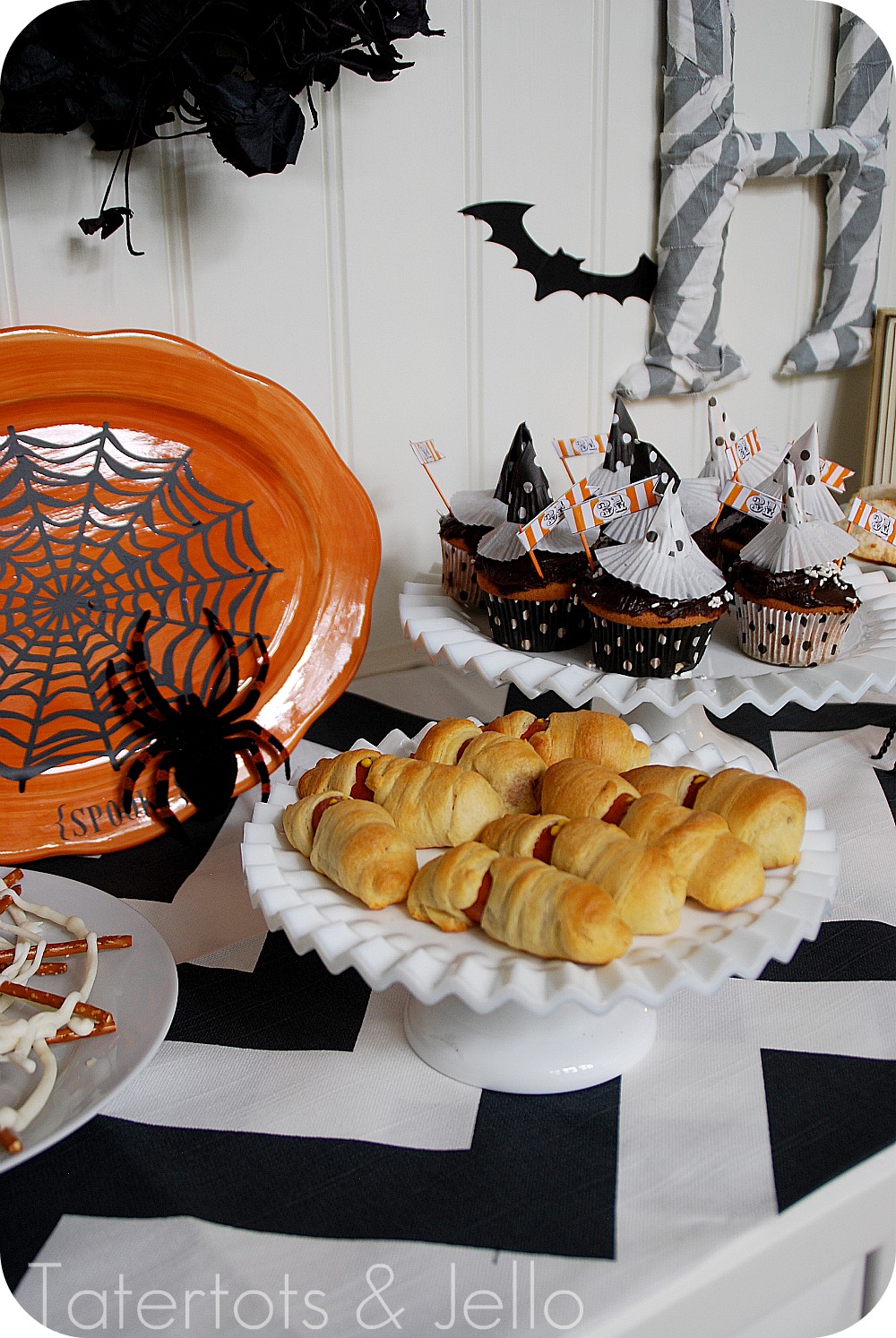 Good Witch Tea Party and Free Halloween Printables! Throw a sweet Halloween tea party with spooky treats and Witch party decor! 
