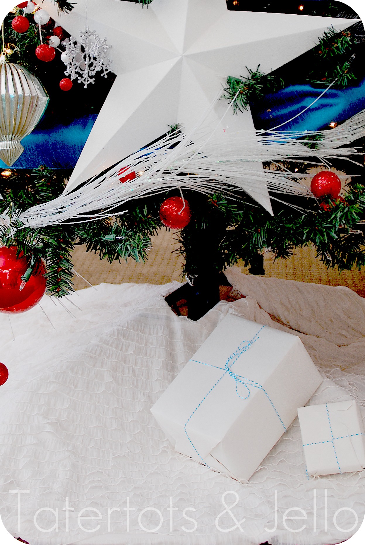 Make the Easiest Ruffle Tree Skirt {Holiday tutorial}!! - Tatertots and  Jello