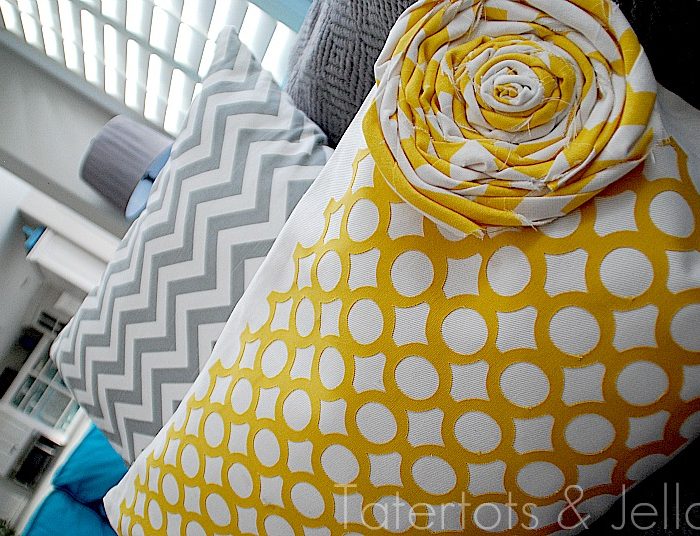 Geometric Pillow (tutorial and Silhouette deal)