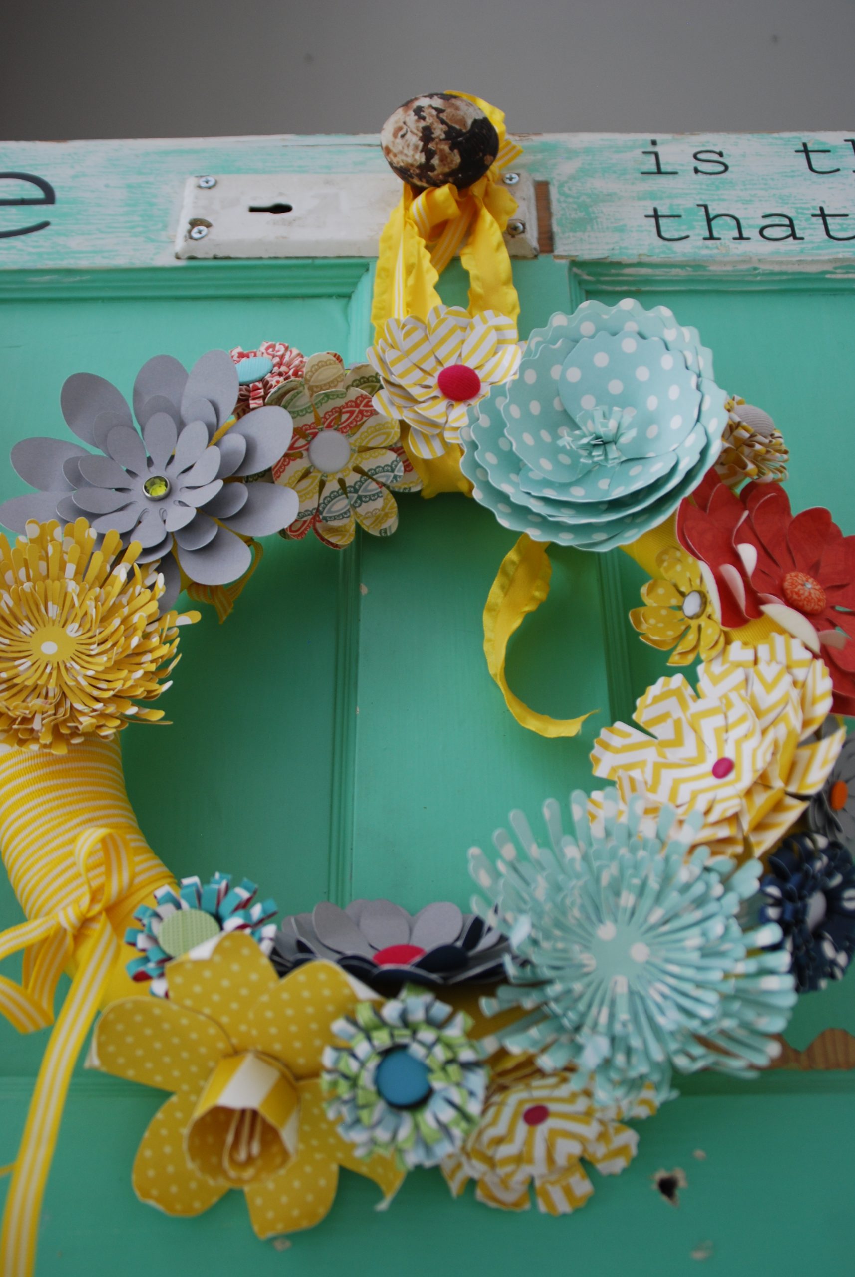 Rolled Paper Wreath - Positively Splendid {Crafts, Sewing, Recipes and Home  Decor}