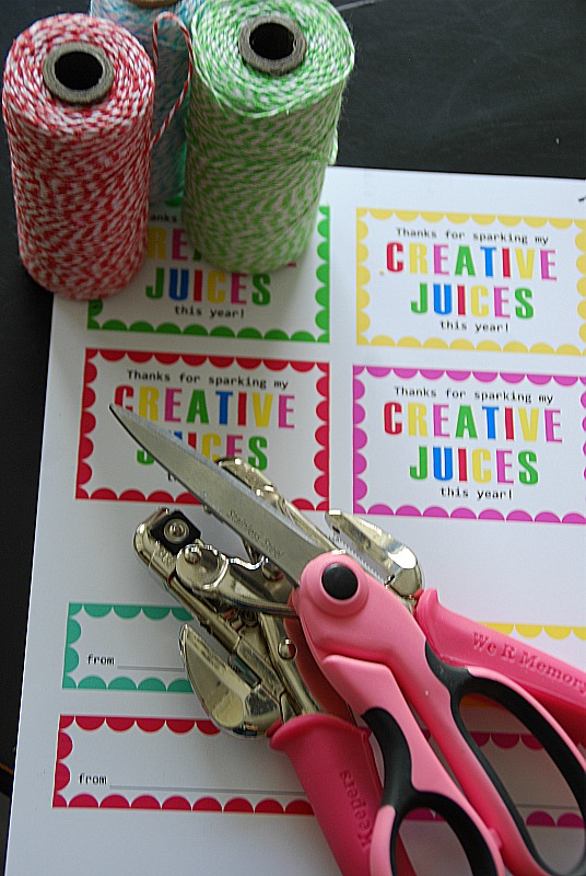 TeachersAppreciationGiftTagsupplies:printabletags,scissors,hole punch,string.