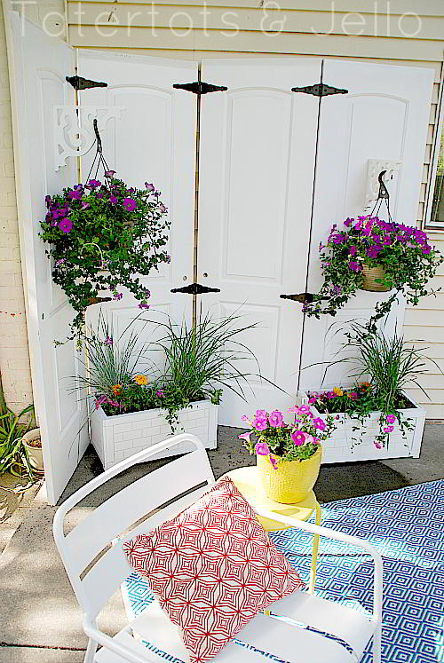 Privacy screen and subway planters