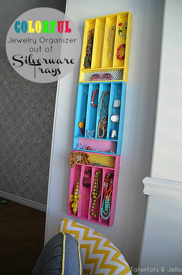 Necklace holder store for kids