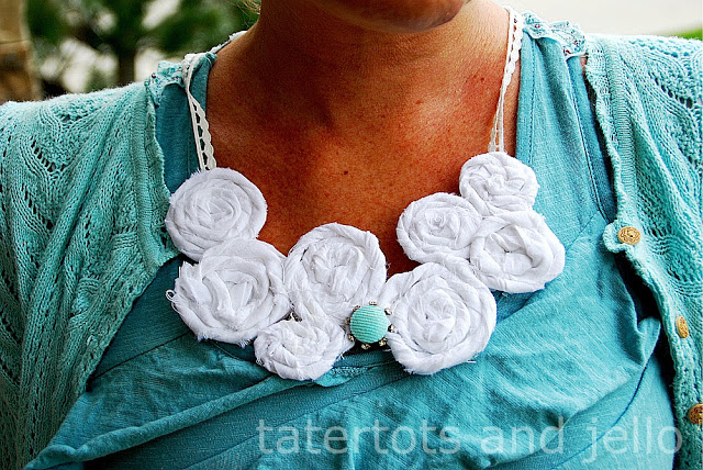 beachy rosette necklace