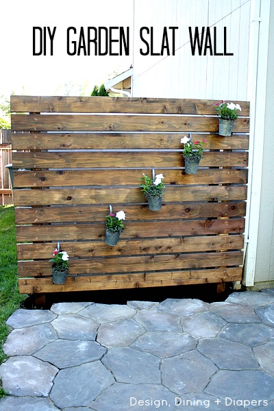 DIY-Garden-Slat-Wall-by-@tarynatddd1[1]