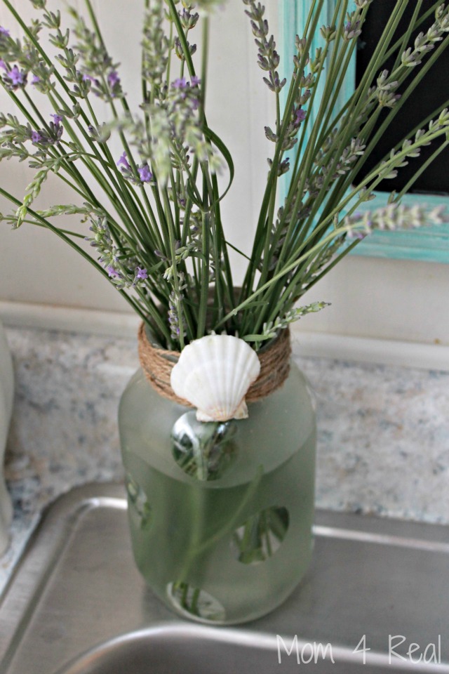 Frosted-Mason-Jar-Vase-With-Seashell-Embellishment[1]