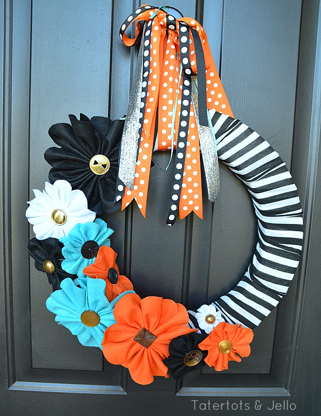 halloween black and white felt wreath at tatertots and jello