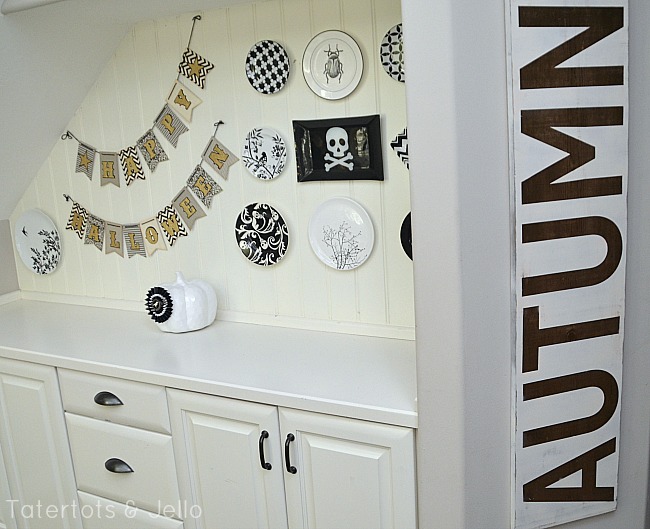 Halloween banner and plate wall nook