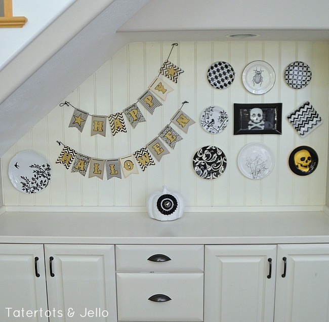 Welcome My Pretties: Halloween Straw Wreath and Halloween Plate Wall! -  Tatertots and Jello