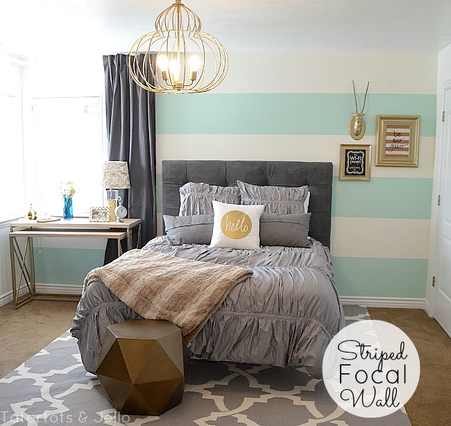 striped focal wall mint