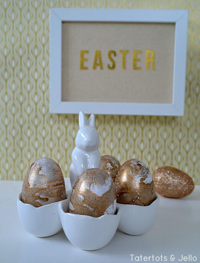 gold and glitter marble eggs tutorial at tatertots and jello