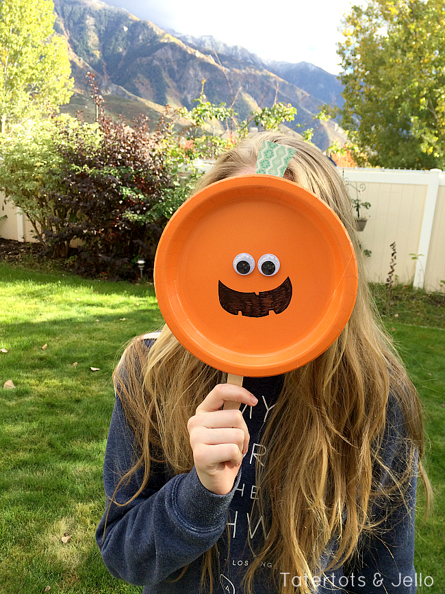 paper plate pumpkin mask at tatertots and jello