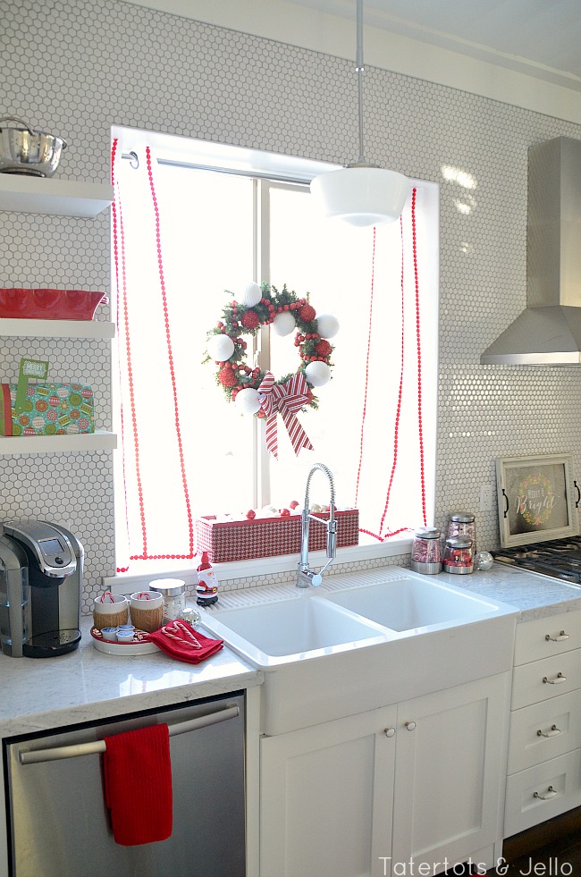 red and white oliday kitchen at tatertots and jello