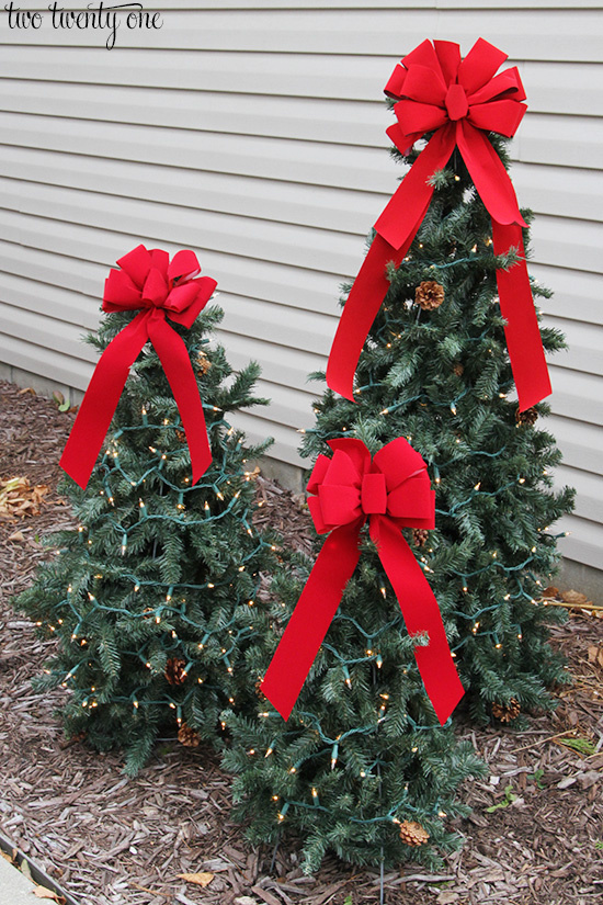 tiered-tomato-cage-christmas-trees