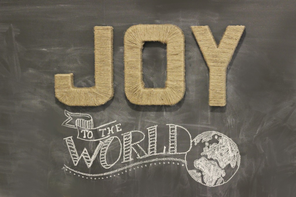 Jute-wrapped-JOY-letters_3-1024x682