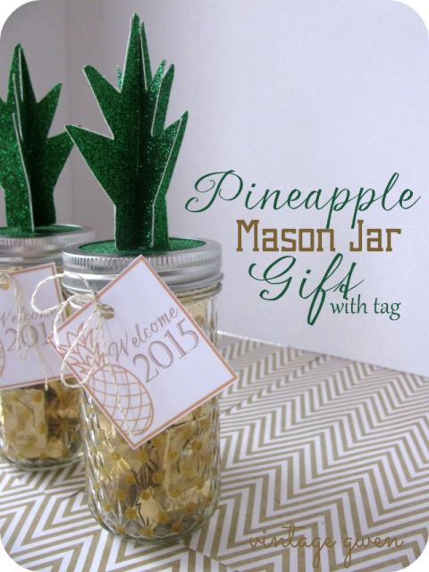 HAPPY Holidays: Pineapple Mason Jar Gift with Free Printable Tag