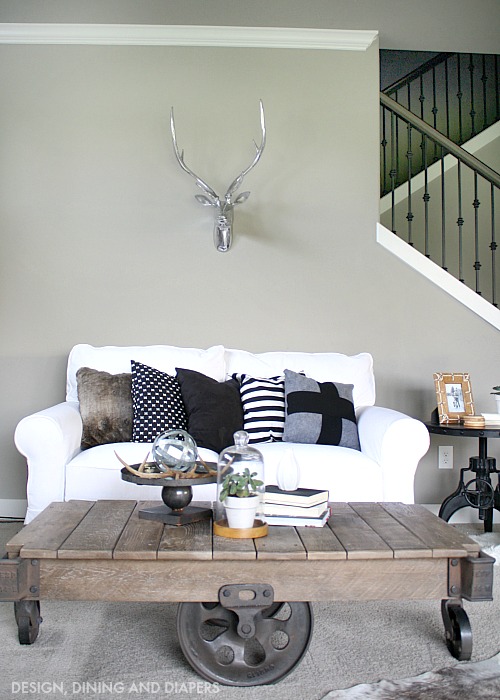 Modern-Industrial-Family-Room-With-mixed-finishes