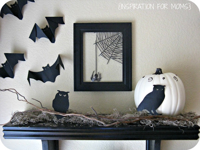 Black and White Shelf Display #halloween #halloweendecor #blackandwhitehalloween