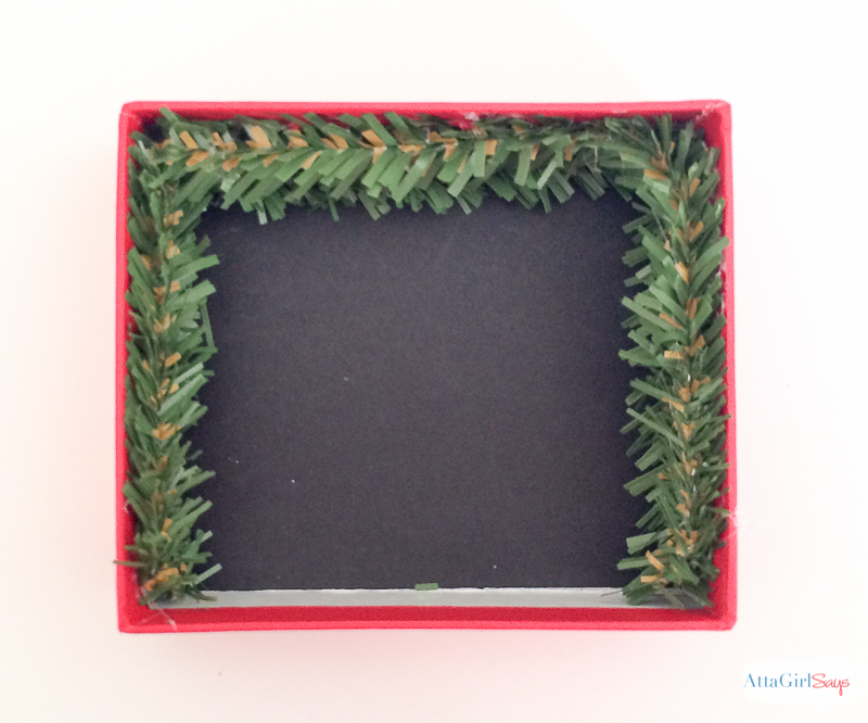 800px-diy-shadowbox-christmas-ornaments-10