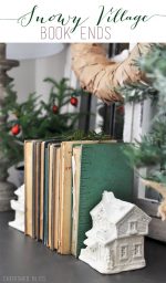 Happy Holidays: Snowy Village Book Ends