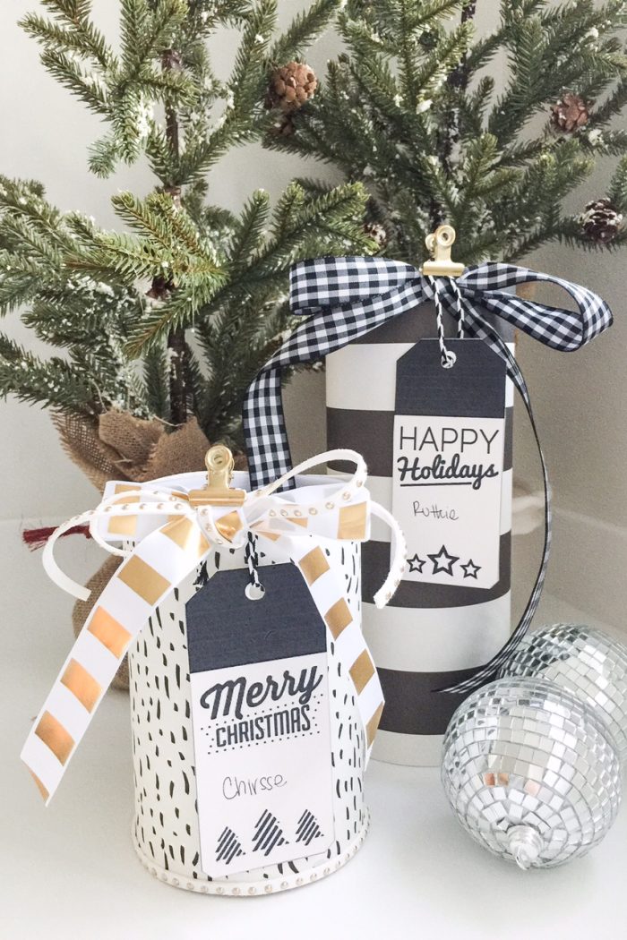 Pretty Packages – Black and White Printable Holiday Gift Tags!
