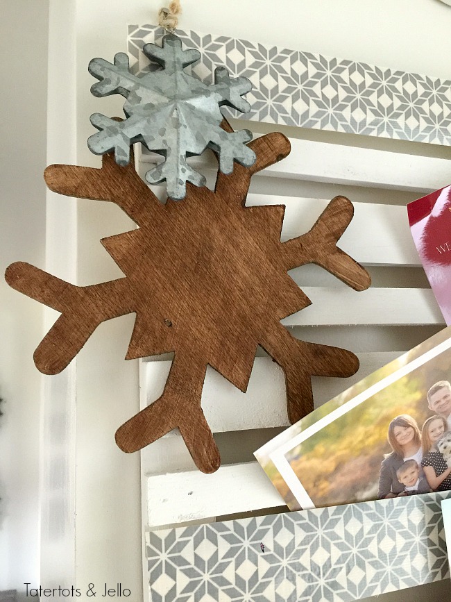 Snowflake Pallet Card Display 