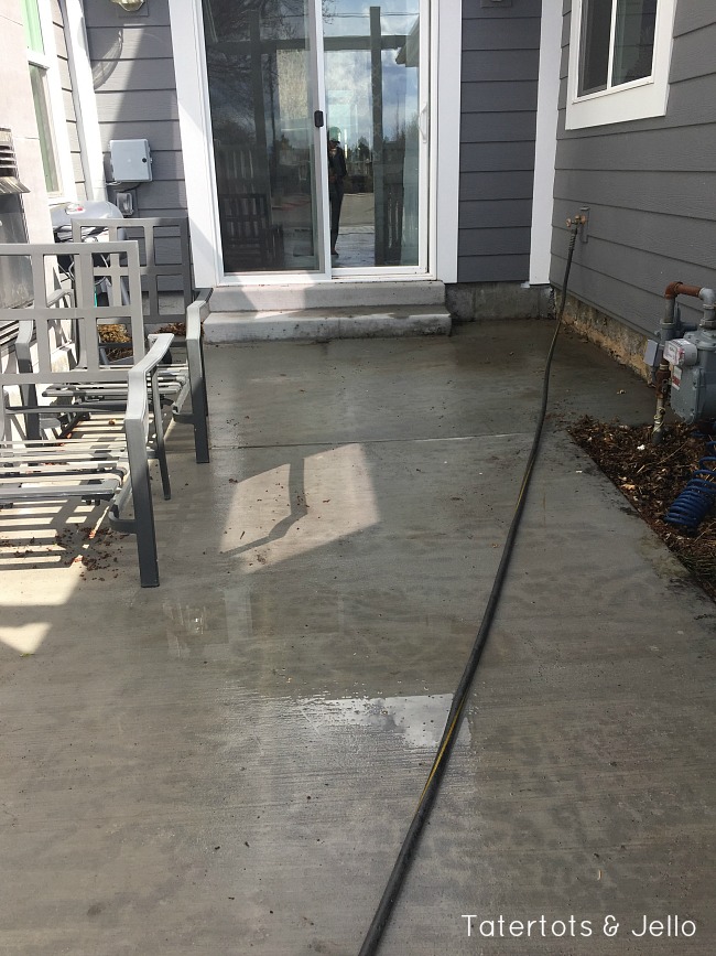 cleaning mold from cement with a bleach solution 