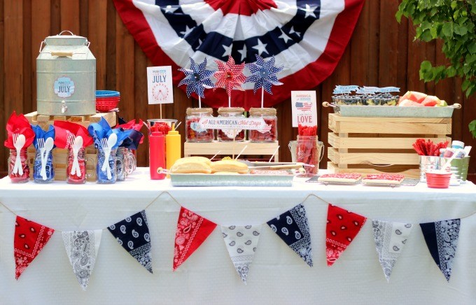 Red White and Blue Patriotic DIY Ideas! #recipes #homedecor #fourthofjuly #4thofjuly #redwhiteandblue