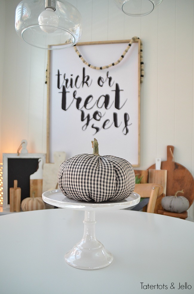 Modern Farmhouse Halloween Eating Area. Halloween doesn't have to be orange and purple. Incorporate Halloween into your farmhouse style with these ideas.