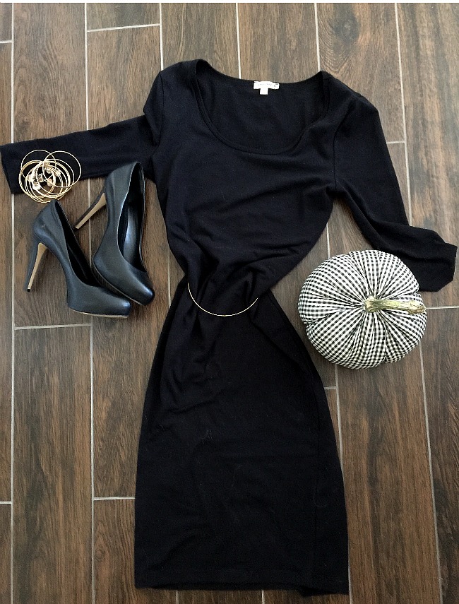 4 different ways to wear The perfect little black dress. Dress it up or down.