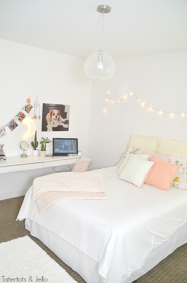 teenage-white-brick-bedroom