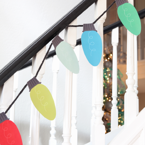 Free Printable Christmas Lights Garland. Print out this cute garland and use it this holiday season. So easy!