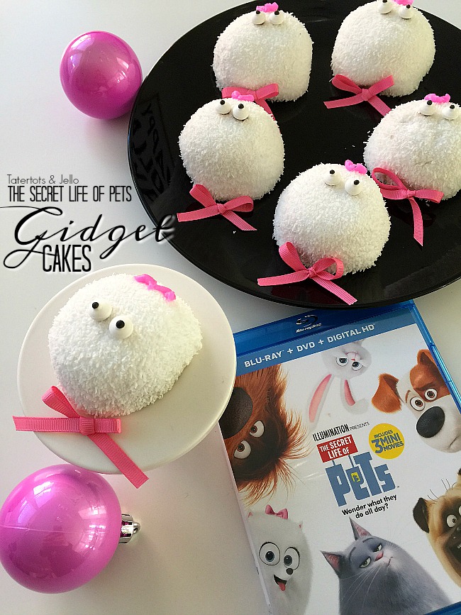 The secret life of pets Gidget Cakes. Make these white fluffy Gidget cakes in 5 minutes. Easy Secret Life of Pets party idea! 