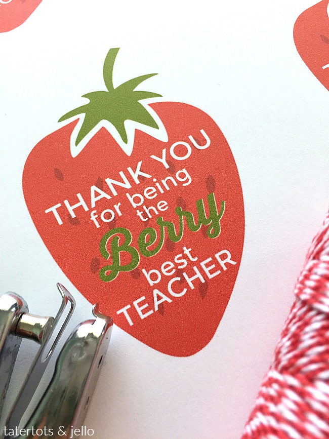 "Berry" Teacher gift idea and free printable. Show your teacher how much you care with this free Berry printable and a berry gift! Grab the printable and gift idea here!