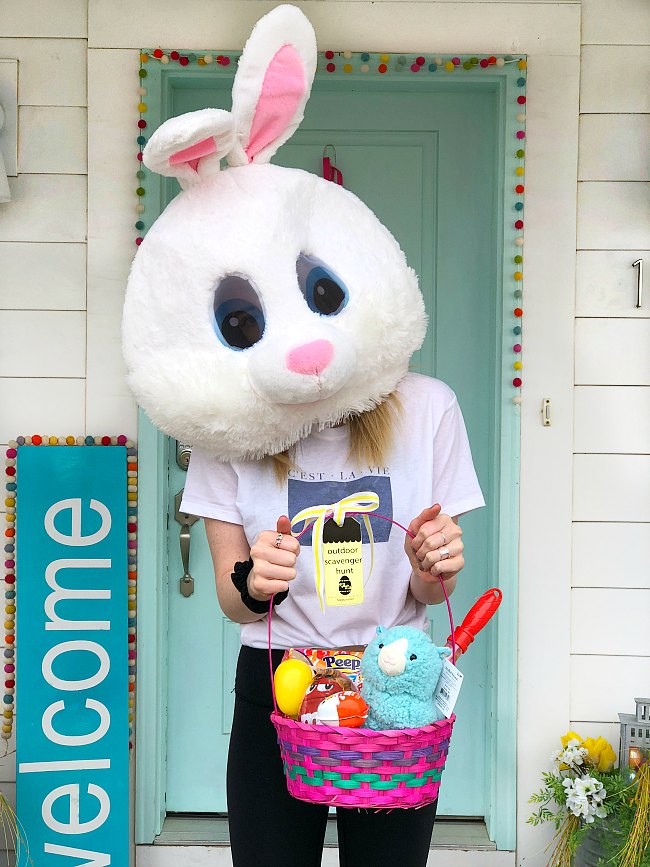 Outdoor Easter Scavenger Hunt game with free printables! 