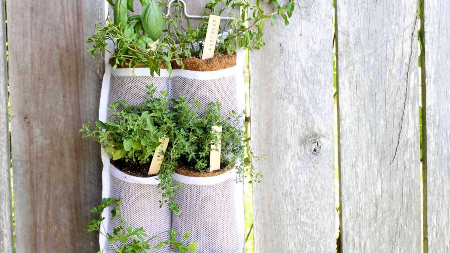 15 Outdoor Summer DIYs! Ways to transform your outdoor space into an extension of your home! 