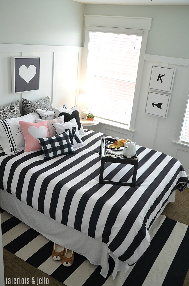 Black and White Kids Bedroom. Create a striking kids bedroom with black and white items using Shutterfly's home decor. Also free printable images make it easy to do!