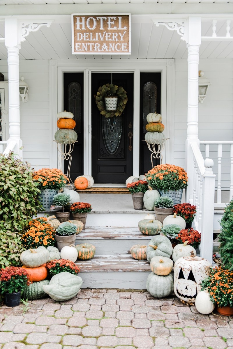 Another gorgeous fall porch from Liz Marie Blog. 