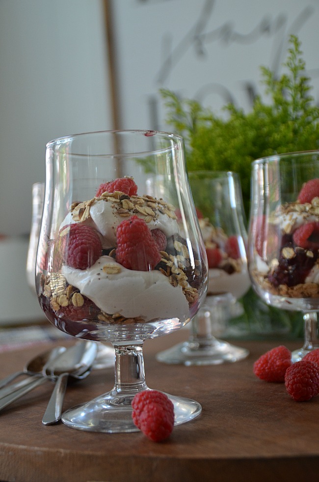 Scottish OUTLANDER Raspberry Trifle combines layers of toasted oatmeal, whipped cream and mascarpone cream, whiskey or caramel flavors and fresh raspberries for a very memorable, delicious trifle dessert!