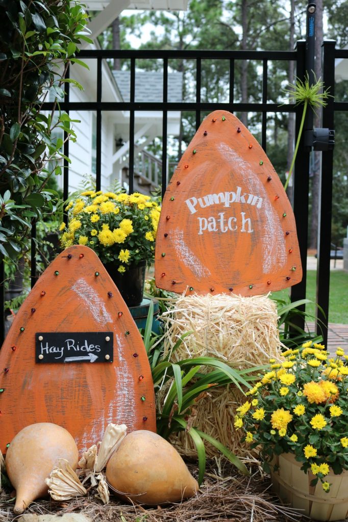 11 awesome ways to make YOUR front door or porch look festive for Fall! 