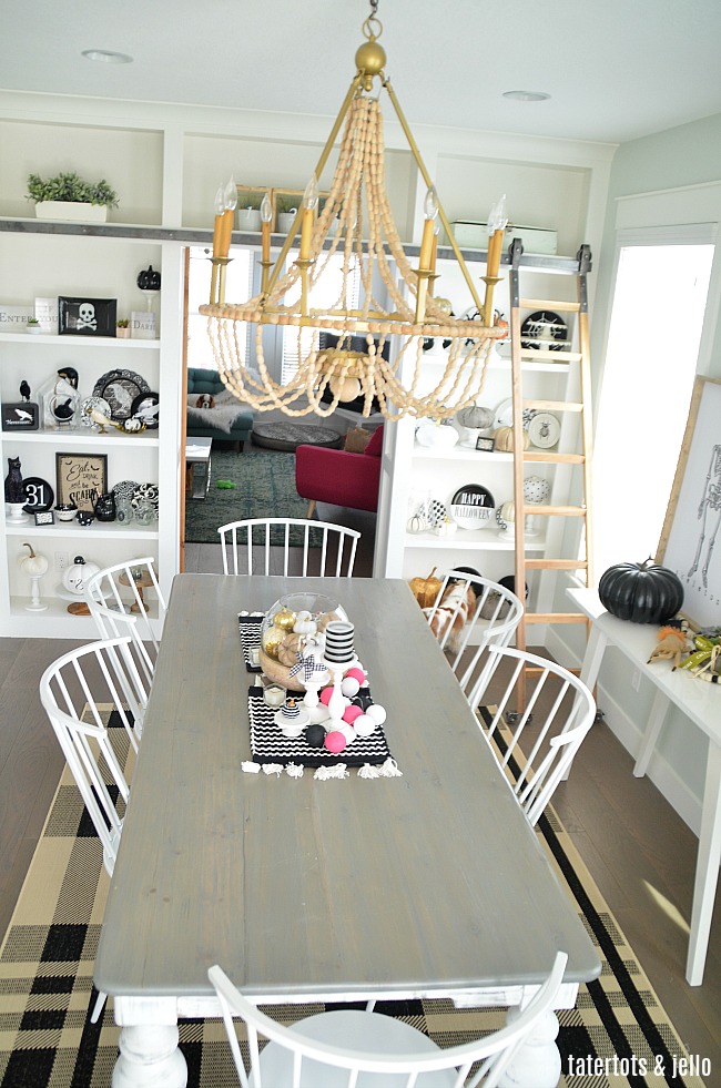 Black and White Farmhouse Halloween Dining Room - simple ways to bring the farmhouse feel to Halloween 