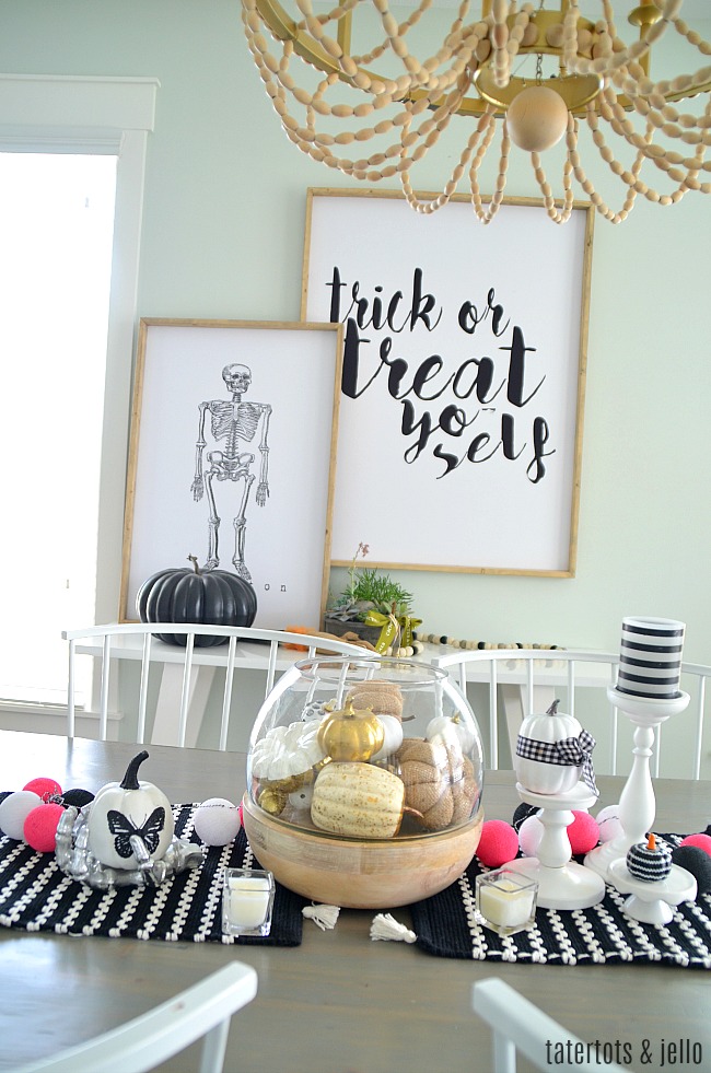 Black and White Farmhouse Halloween Dining Room - simple ways to bring the farmhouse feel to Halloween 